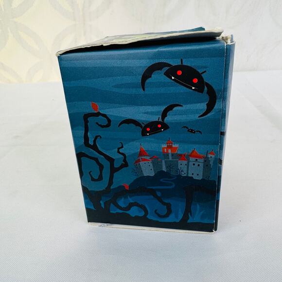 2010 Android Mini Collectible Andrew Bell Power Vampire Figure - Picture 6 of 7